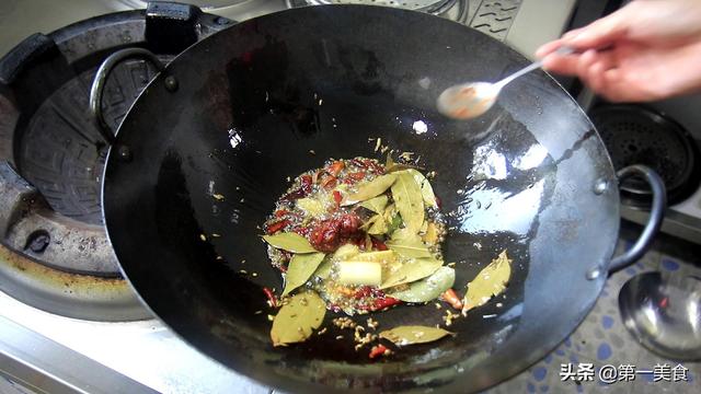 虎皮凤爪最正宗的做法，正宗的虎皮凤爪怎么做（厨师长教你虎皮鸡爪正宗做法）