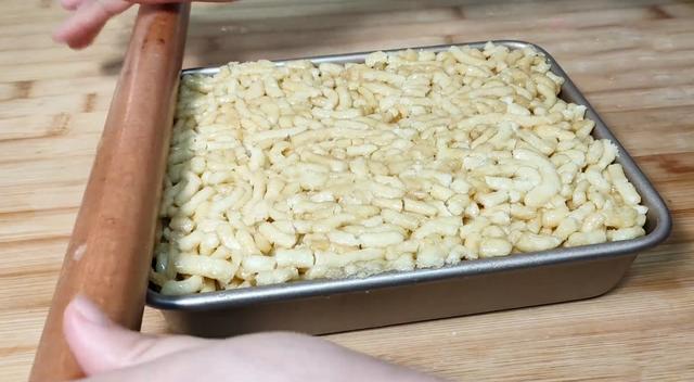 在家如何做沙琪玛，在家做沙琪玛怎么做窍门（教你在家自制沙琪玛）