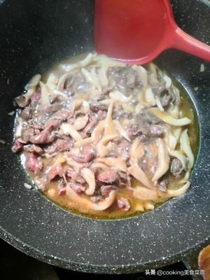 怎样做蘑菇油菜杆炒牛肉，牛肉炒香菇油菜（家常下饭菜）