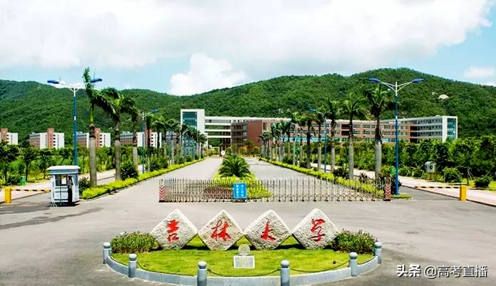 吉林大学珠海学院学费，吉林大学珠海学院学费变化（广东最豪华的高校究竟有多气派）