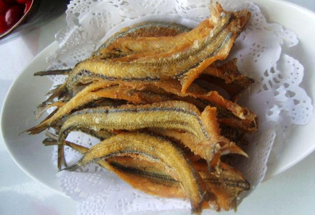 怎样做马步鱼，怎样做马步鱼汤（这种又细又长的鱼名叫“马步鱼”它既是海鱼又是河鱼）