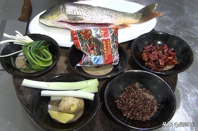 家常焖鱼最简单做法，鹏厨教你做酱焖鱼