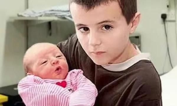 世界上最年轻的父母，世界上最年轻的父母有多少岁（你知道世界上最年轻的母亲和最年轻的父亲吗）