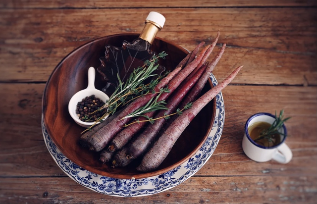 紫萝卜皮的功效与作用及禁忌，紫皮胡萝卜的功效与作用及禁忌（五月这菜要多吃）