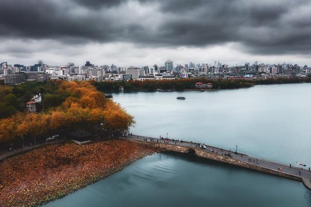 西湖断桥为什么叫断桥，杭州断桥的来源（西湖三怪：断桥不断）