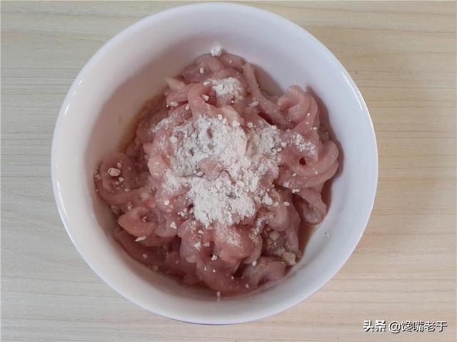 热锅凉油什么意思，为什么说做菜要热锅凉油（无论炒什么肉都又香又嫩）