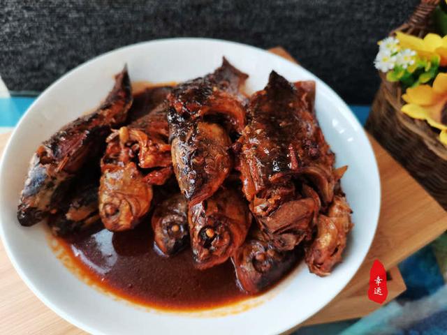 酥鱼的做法和配料，酥鱼的做法和配料炸鱼起（鱼刺变得绵软不必吐剌了）