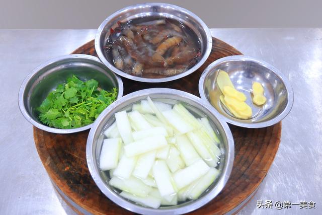 冬瓜虾仁汤怎么做，夏季祛湿排毒消脂全靠它！（少盐少油但却也营养美味）
