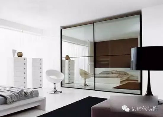 镜子对着哪里好，镜子摆放风水十大禁忌（你家镜子在室内摆放对了吗）