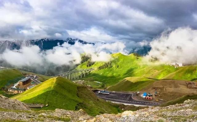 新疆用的哪个时区的时间，新疆多少时区（新疆太大大大，一个时区装不下）