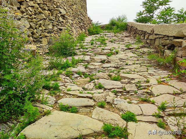 秦皇古道在哪呢，秦皇古道的简介（一座因唐僧晾经而得名的山岭）