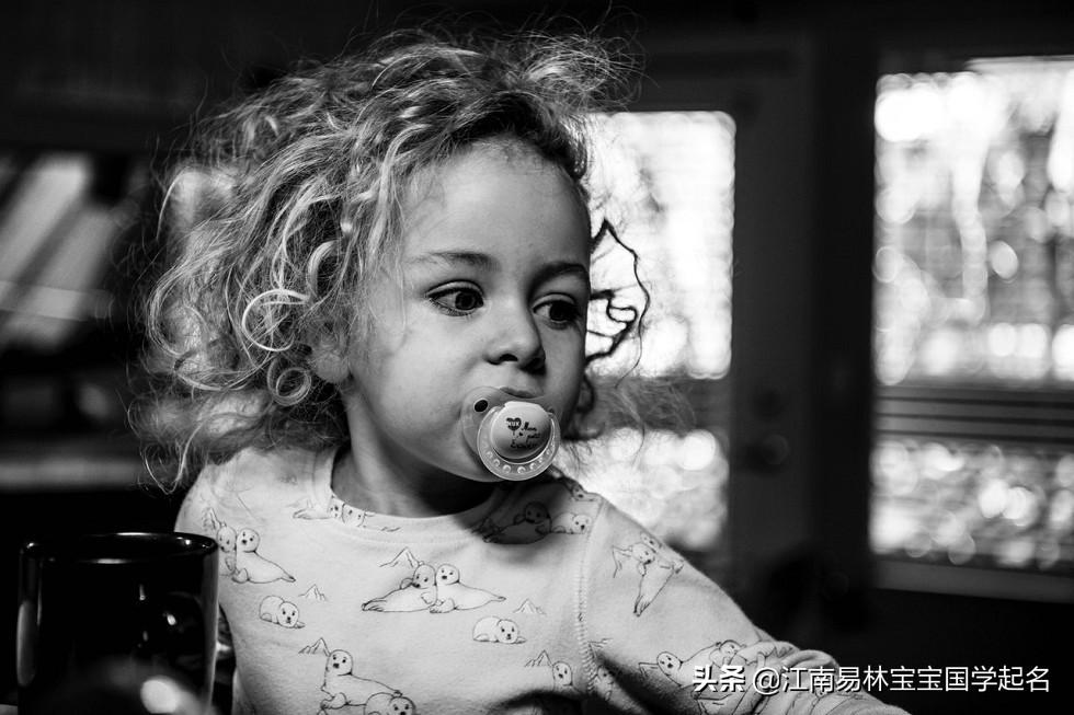 无忧无虑开心快乐的女孩名字，无忧无虑开心快乐的女孩名字猪宝宝（清风明月、素淡花香）