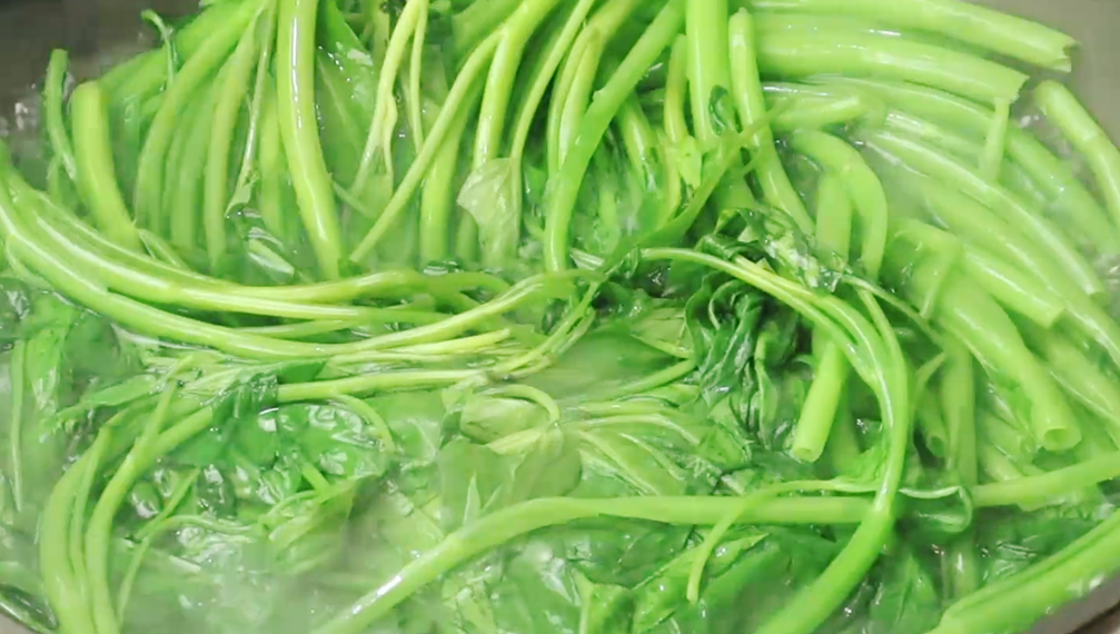 图片[3]-【炒空心菜】做法步骤图 学会这一招 颜色翠绿清爽又好吃-起舞食谱网
