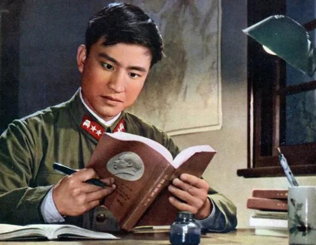 少年雷锋的演员，他57年前在电影《雷锋》中演雷锋一夜成名