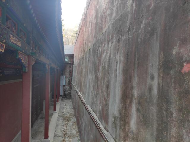 戒台寺与潭柘寺区别，戒台寺与潭柘寺区别是什么（戒台寺一日游）