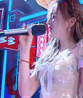 女孩子发wink是什么意思，女生发个wink是什么意思（一天8杯奶茶卖没文化人设）