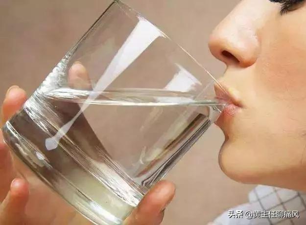 碳酸氢钠溶解度，碳酸氢钠和碳酸钠哪个溶解度高（两分一片的碳酸氢钠能降尿酸）