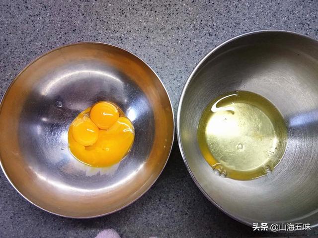 制作最简单的蛋糕爆浆蛋糕，杯子蛋糕里加点料就成了爆浆蛋糕