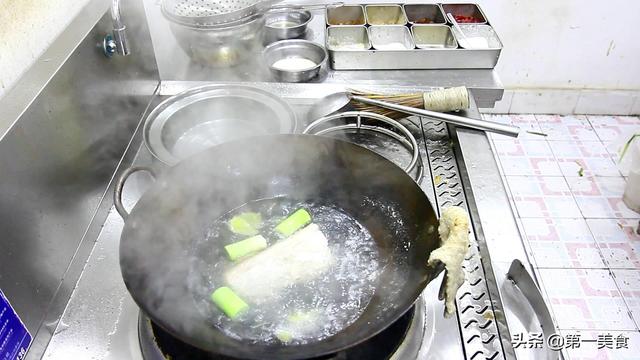 蒜苗炒肉片的最正宗做法，大厨炒的青蒜炒肉片