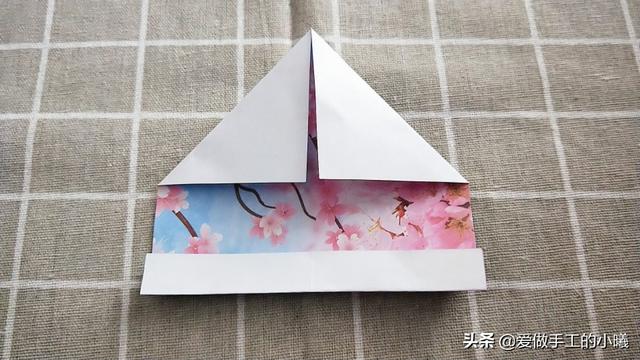 最简单的雨伞折纸方法图解，折纸教程：带爱心的小花伞