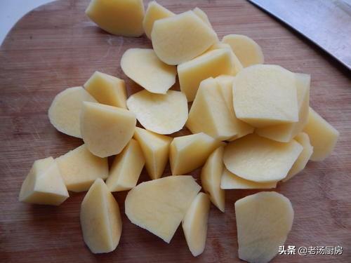土豆咖哩鸡做法步骤，咖喱土豆鸡怎么做（厨师长分享土豆咖喱鸡教程）