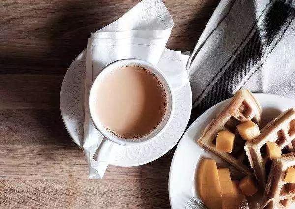 普洱奶茶最正宗的做法，给家里的小朋友们来一杯香浓丝滑的普洱奶茶吧