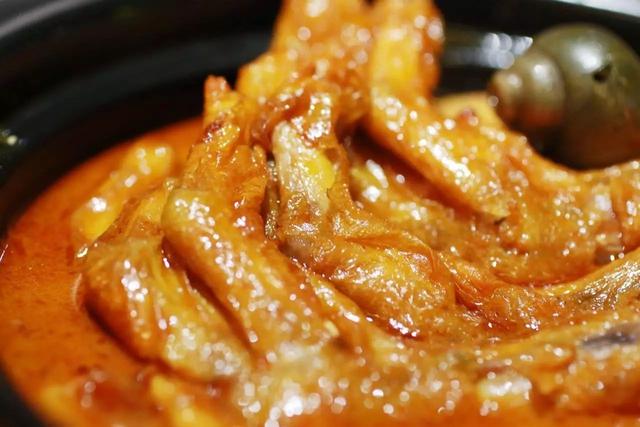 田螺煲的做法配料，田螺煲的做法图片（广西十大经典菜之二田螺鸭脚煲）