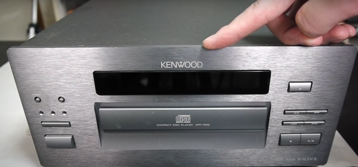 家电维修vcd机拆装 KENWOOD DPF-7002CD机不读盘维修，掌握拆机步骤和更换光头的方法