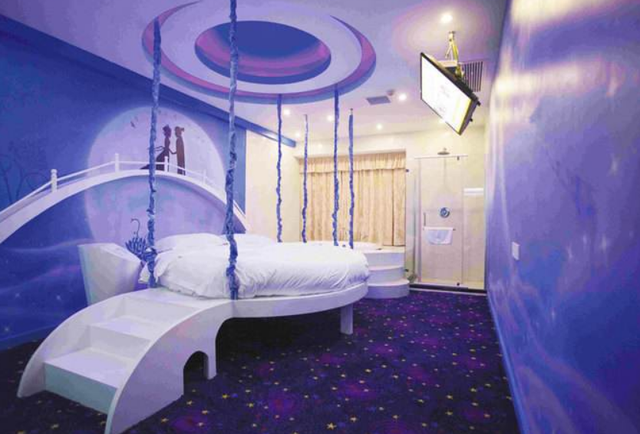 情侣酒店中的“水床”有何作用？为何深受大家喜欢？原来是这样