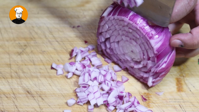 牛腩怎么炖好吃又烂，怎样炖牛腩又烂又好吃（有人焯水有人直接炖）