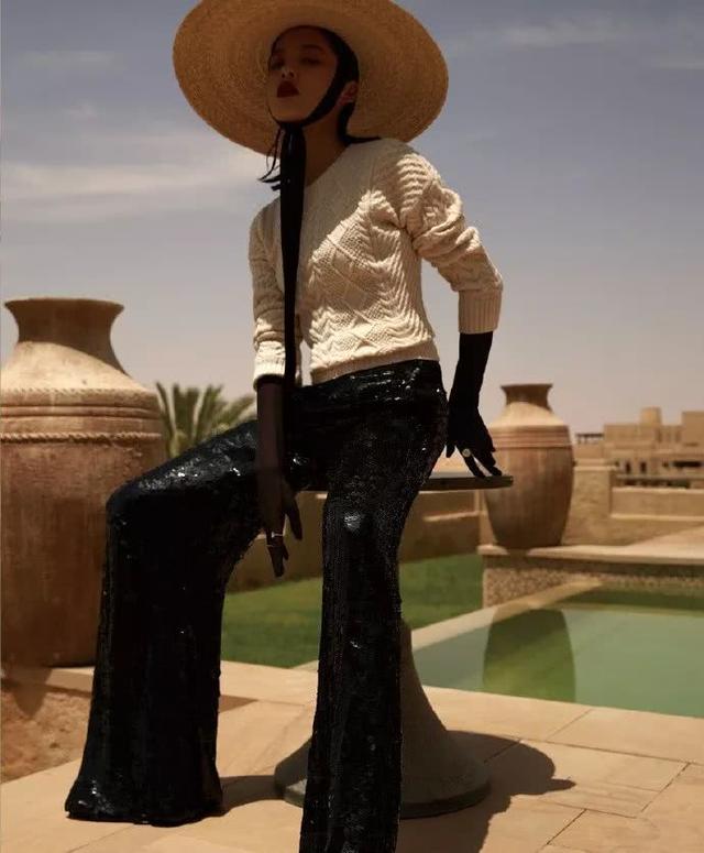 李佳萱是什么电视剧中的人物，李佳萱是什么电视剧中的人物女（与网球名将费德勒合影打破次元壁）