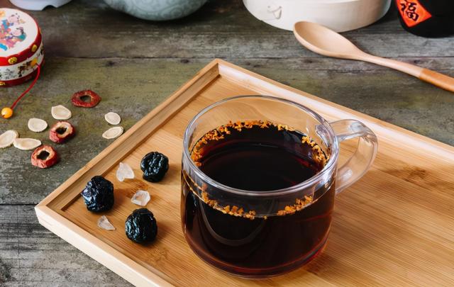 中药乌梅的功效和作用，中药乌梅的功效与作用及药用价值（快来喝一碗风味茶饮，健康一夏）