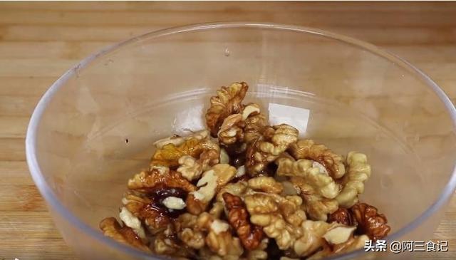 炒核桃家常制作方法，怎样做炒核桃（核桃不要直接吃了）