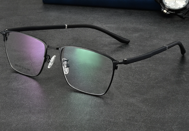 眼科cyl多少是正常，眼科cyl-1.25（镜片镜架选择总攻略）