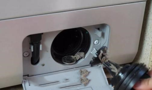 洗衣机出现e1怎么解决，洗衣机出现E1（海尔滚筒洗衣机E1或Err2详细解决办法）