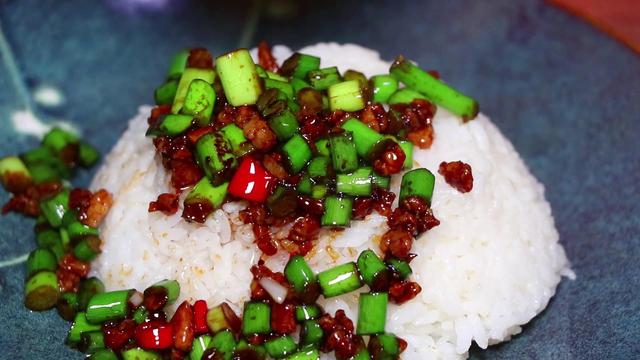 蒜苔炒肉末的正宗做法，分享个肉末炒蒜薹的家常做法