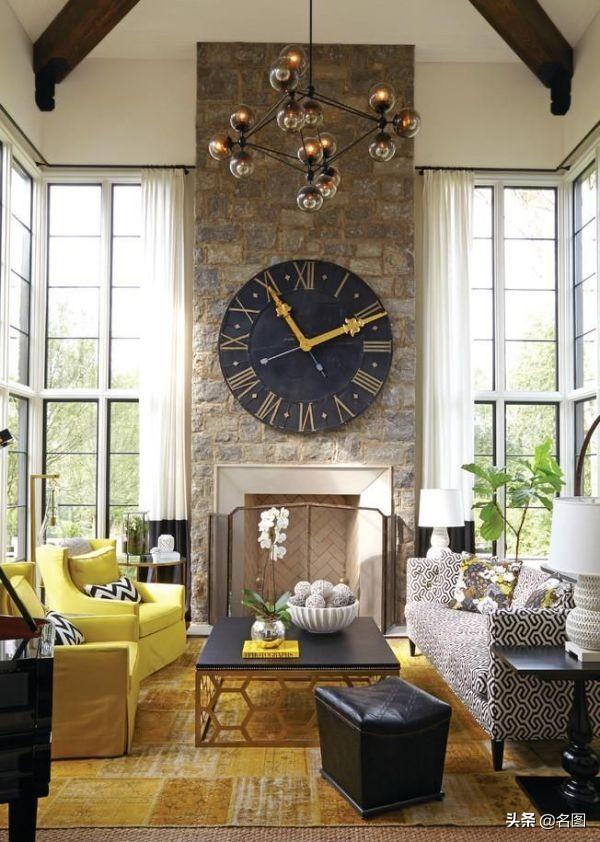 挂钟挂在客厅哪个位置最合适,挂钟一般挂在客厅哪个位置合适(客厅挂钟