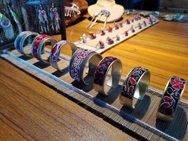 广西苗族概述，广西省主要的少数民族是（在融水，寻找苗族人的工艺之魂）