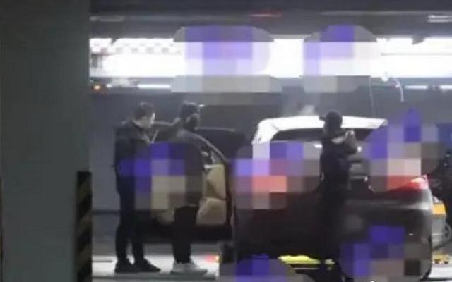 女生有勇气？陈翔有新女友？开豪车街边吃饼，和毛晓彤恋情闹很大