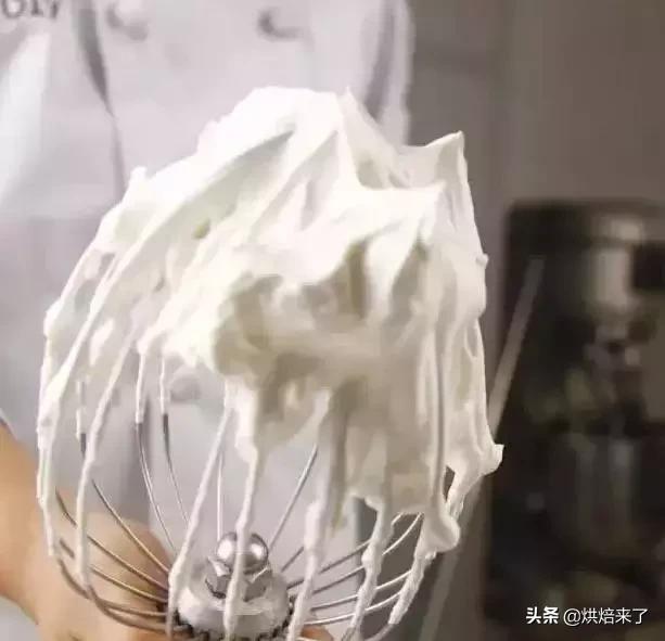  动物奶油怎么打发，手工淡奶油打发教程（奶油受不了~~夏季奶油打法的问题与技巧） 