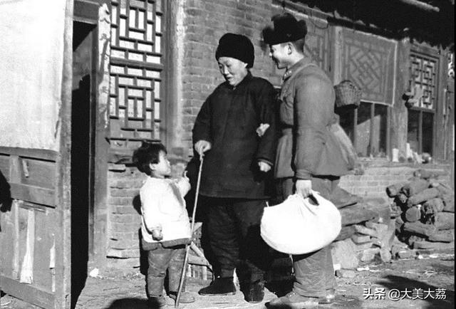 雷锋的英雄事迹，雷锋感人至深的10个瞬间