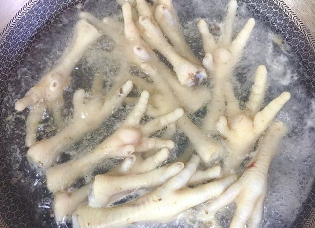 酱猪爪子怎么做，酱猪爪用什么酱（大叔教你酱凤爪）