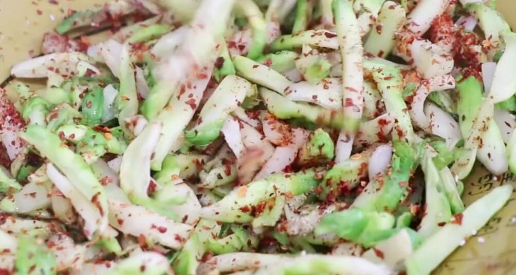 圖片[5]-【麻辣兒菜】做法步驟圖 教你這開(kāi)胃麻辣小菜做法 爽脆下飯?zhí)?起舞食譜網(wǎng)