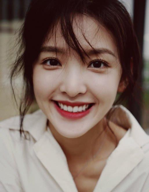 马思纯的微笑是什么梗，马思纯撞脸海绵宝宝的原因找到了