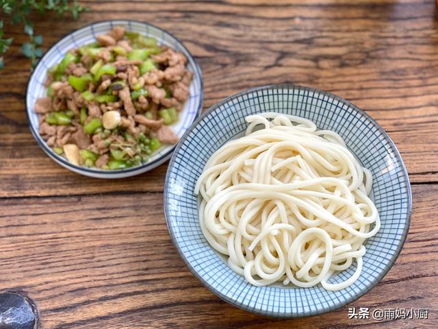 青椒肉丝打卤面，非常下饭的捞面卤（自制家常青椒肉丝打卤面）