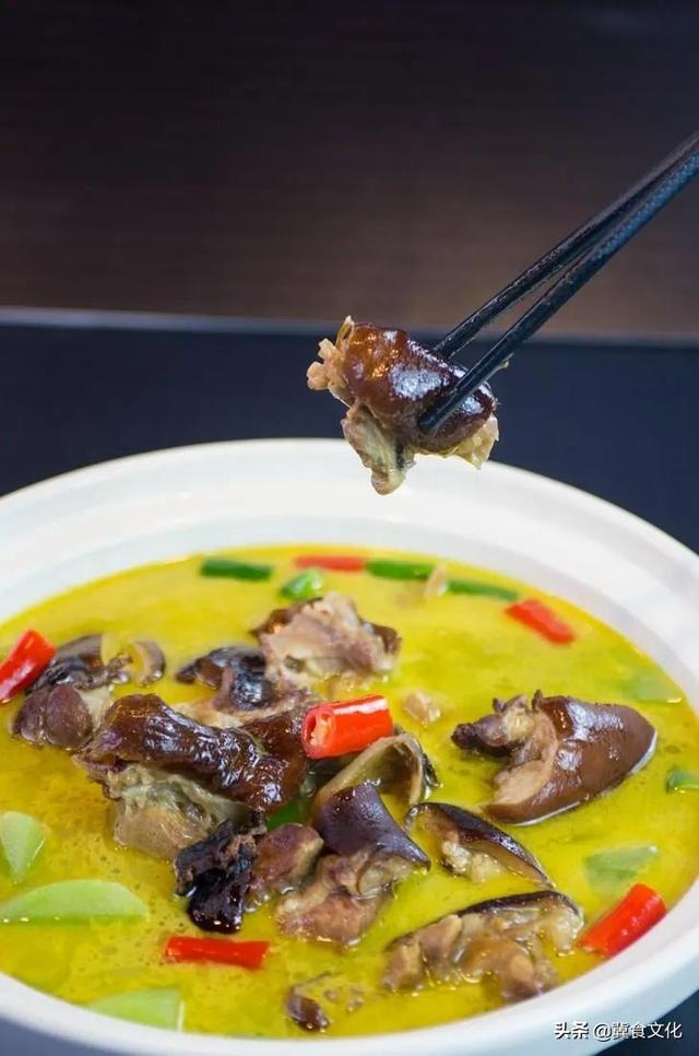 红烧乌鸡的做法，红烧乌鸡炖土豆的做法（乌鸡的美味做法）