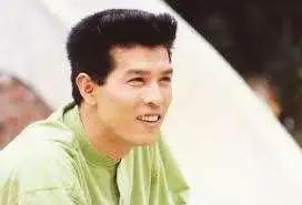 比莉的儿子，周汤豪的爸爸是谁（她的故事远比想象的更加难以置信）