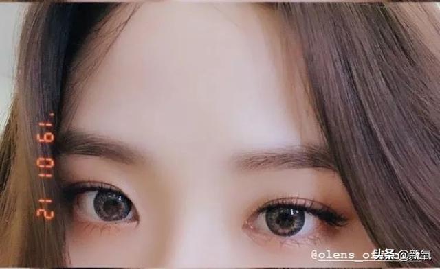 李夏怡 rose音译，卡其色李夏怡rose音译（队友和她合照就像公开处刑）