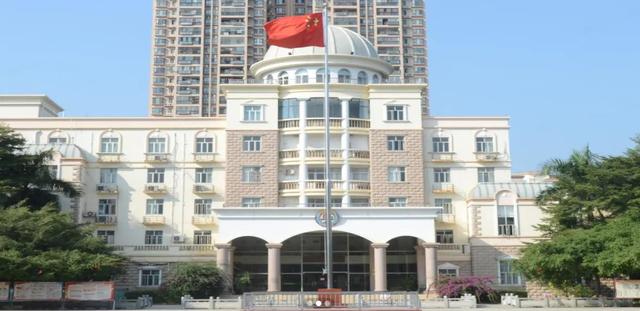 南宁外国语学校是公立的还是私立的，南宁外国语学校怎么样（南宁知名中学排名）