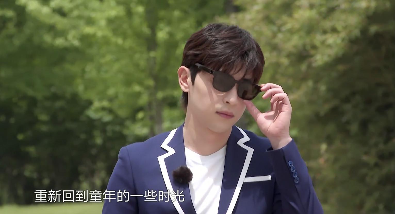 丹凤眼的男人面相,邓伦童年丹凤眼明显-相术-荣耀易学